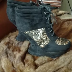 City snappers lace platforms